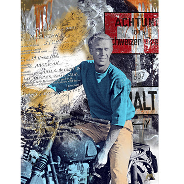 Devin Miles "American Hero" - Limitierter Pop Art Print, Steve McQueen auf Motorrad vor Grenzschild Schweizer Grenze und Dokumenten-Collage, 100x75 cm